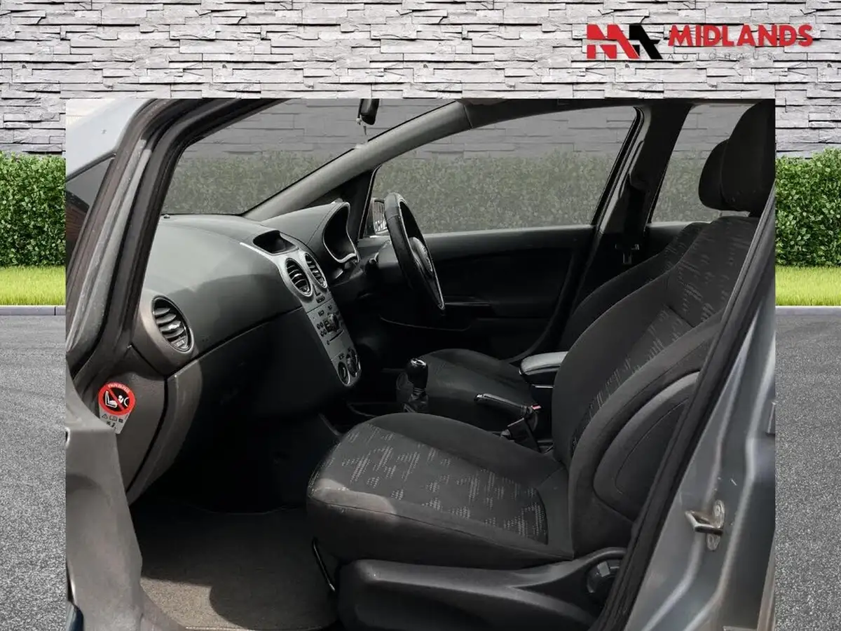 2011-vauxhall-corsa-12-exclusiv-16v-85ps-5d-big-7