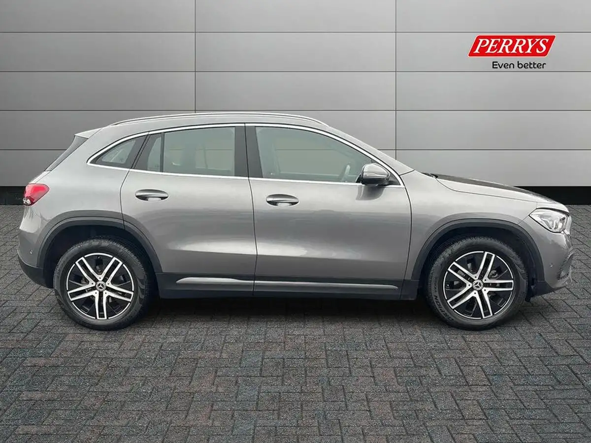2022-mercedes-benz-gla-class-13-gla-180-sport-executive-big-2