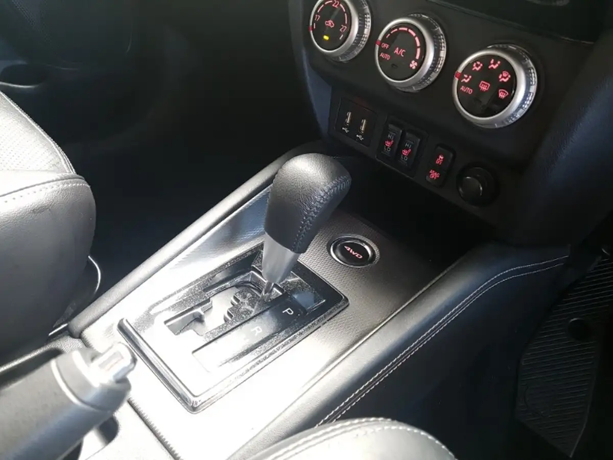 2024-jeep-avenger-12-gse-summit-e-hybrid-48v-auto-big-16