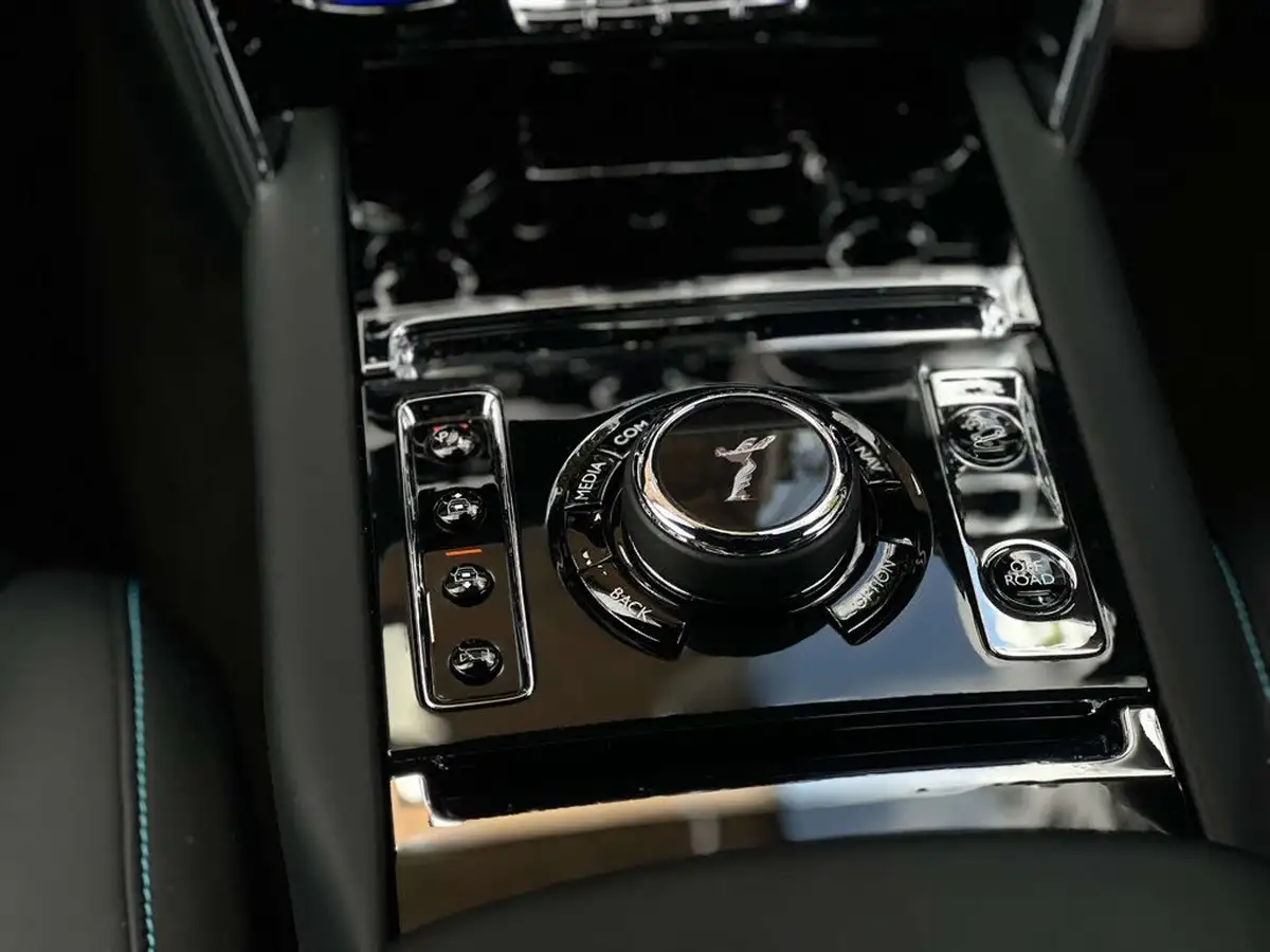 2022-rolls-royce-cullinan-675-big-20