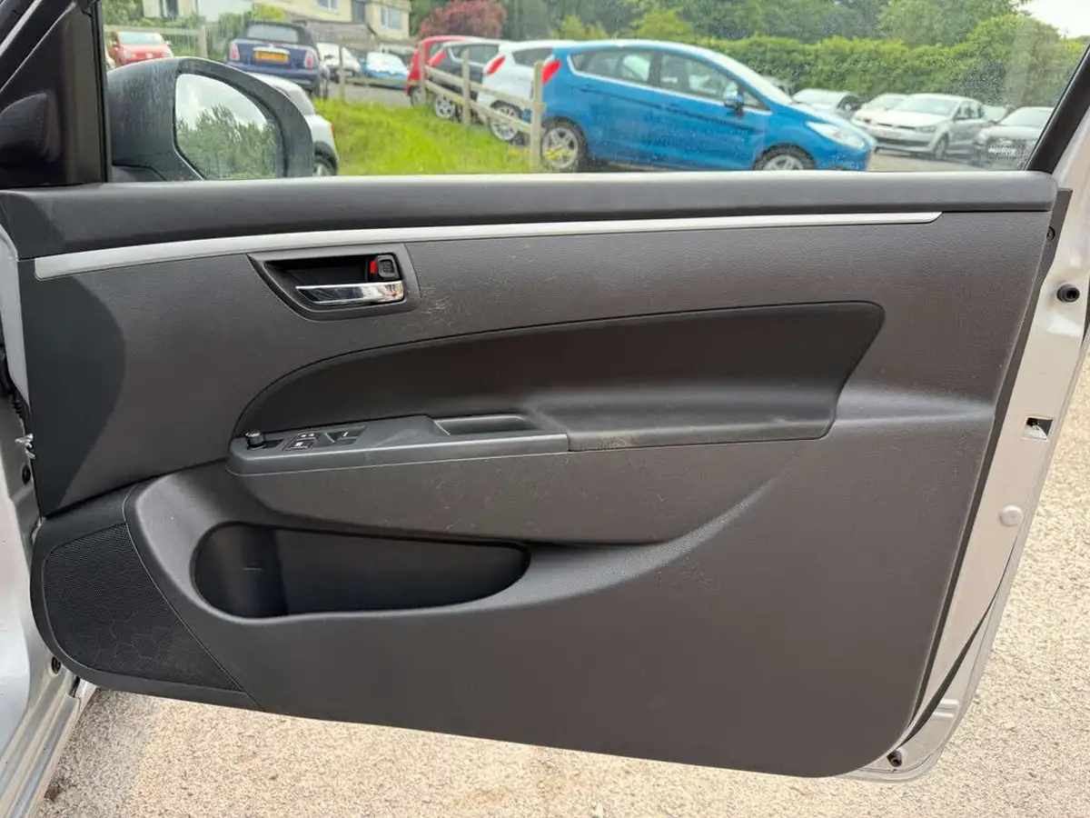 2011-suzuki-swift-12-sz3-3d-big-20
