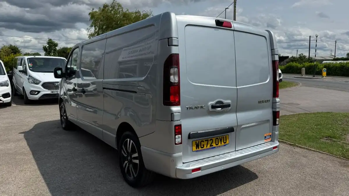 2023-renault-trafic-20dci-ll30-150-sport-panel-big-22