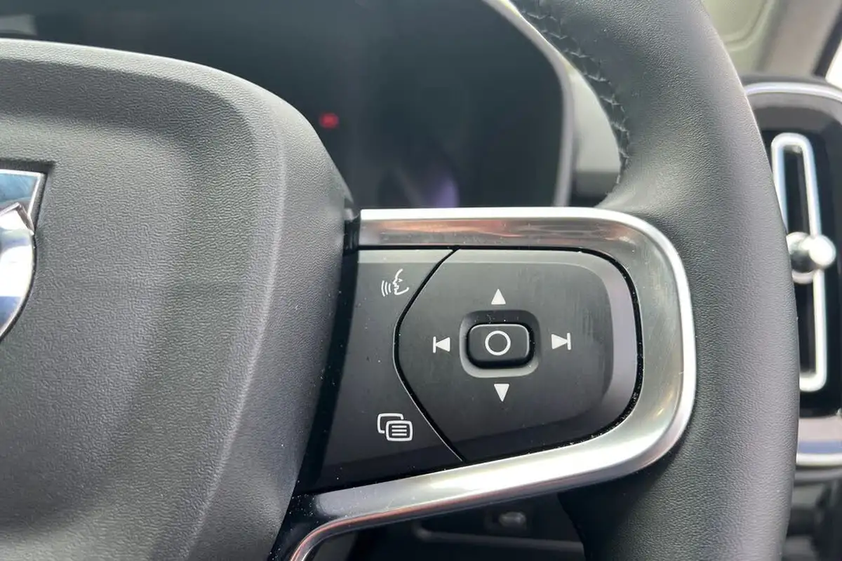 2024-volvo-xc40-20-b3-ultimate-big-11