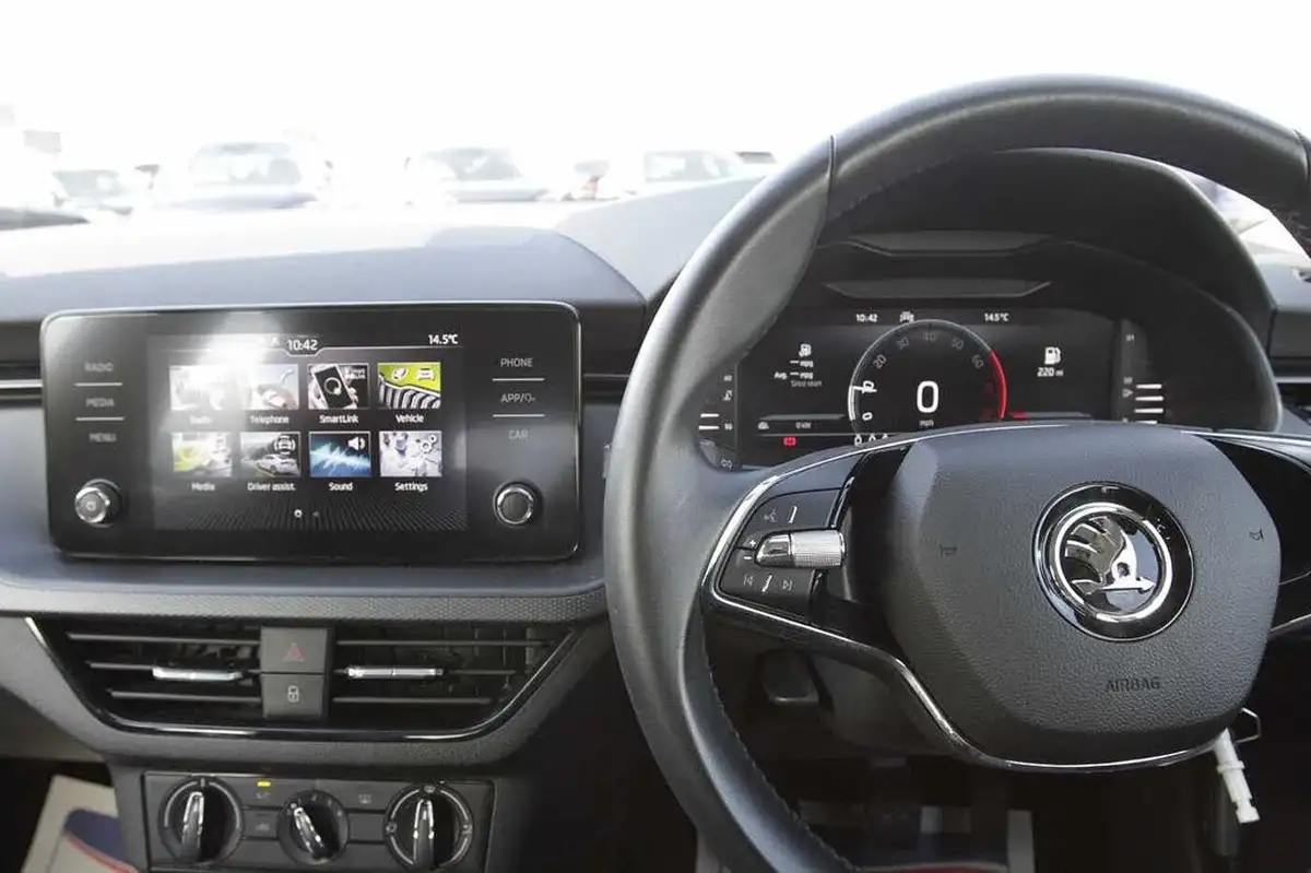 2022-skoda-kamiq-10-tsi-se-95ps-big-17