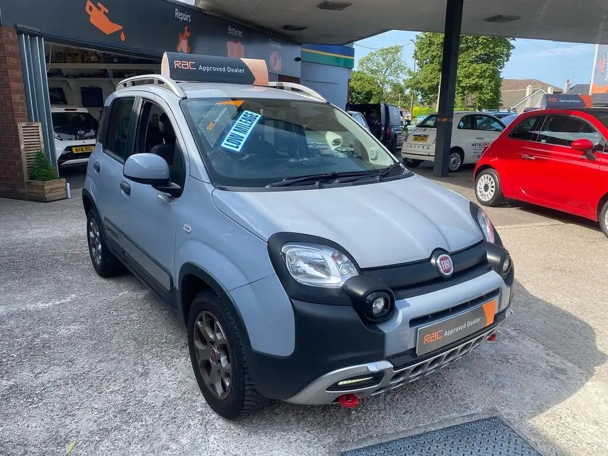 2018-fiat-panda-12-city-cross-style-pack-big-3