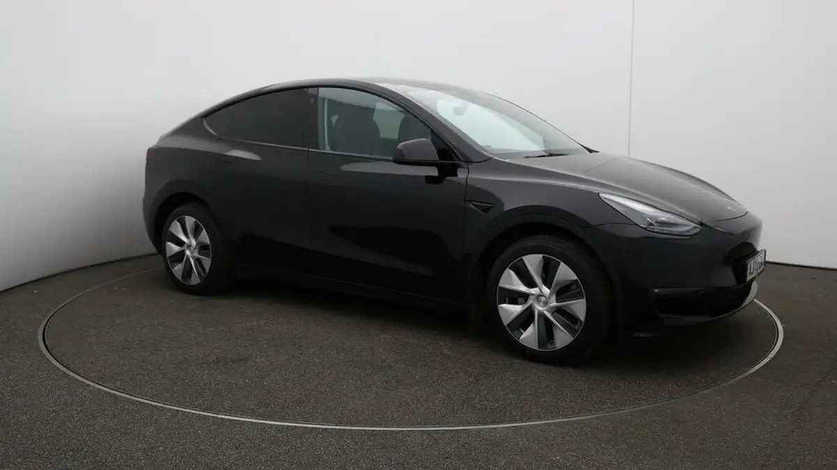 2022-tesla-model-y-e-long-range-big-36