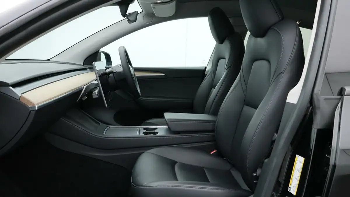 2022-tesla-model-y-e-long-range-big-14