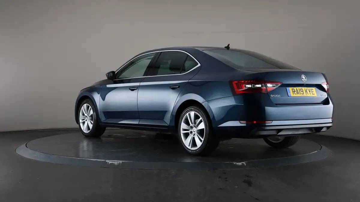 2019-skoda-superb-20tdi-se-l-executive-150ps-hatchback-big-73