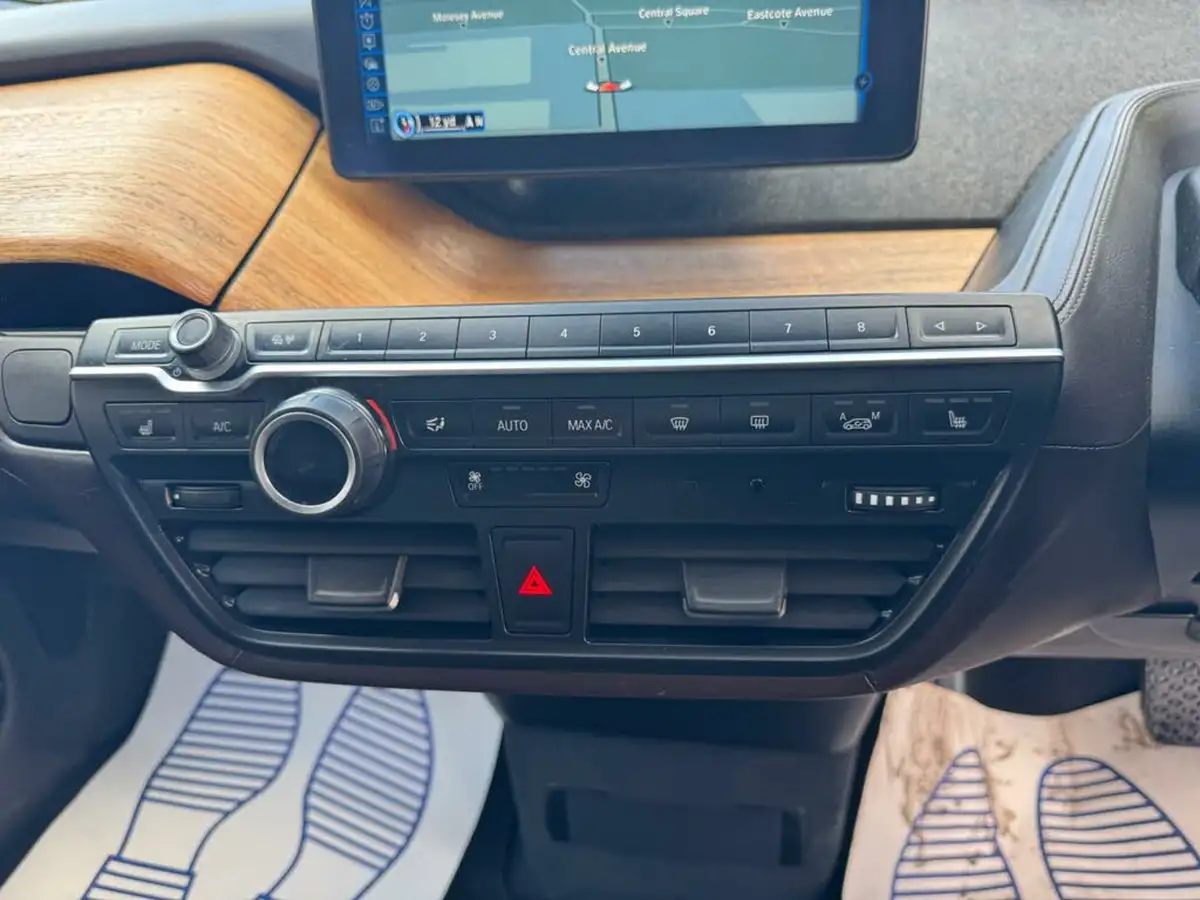 2015-bmw-i3-e-big-25