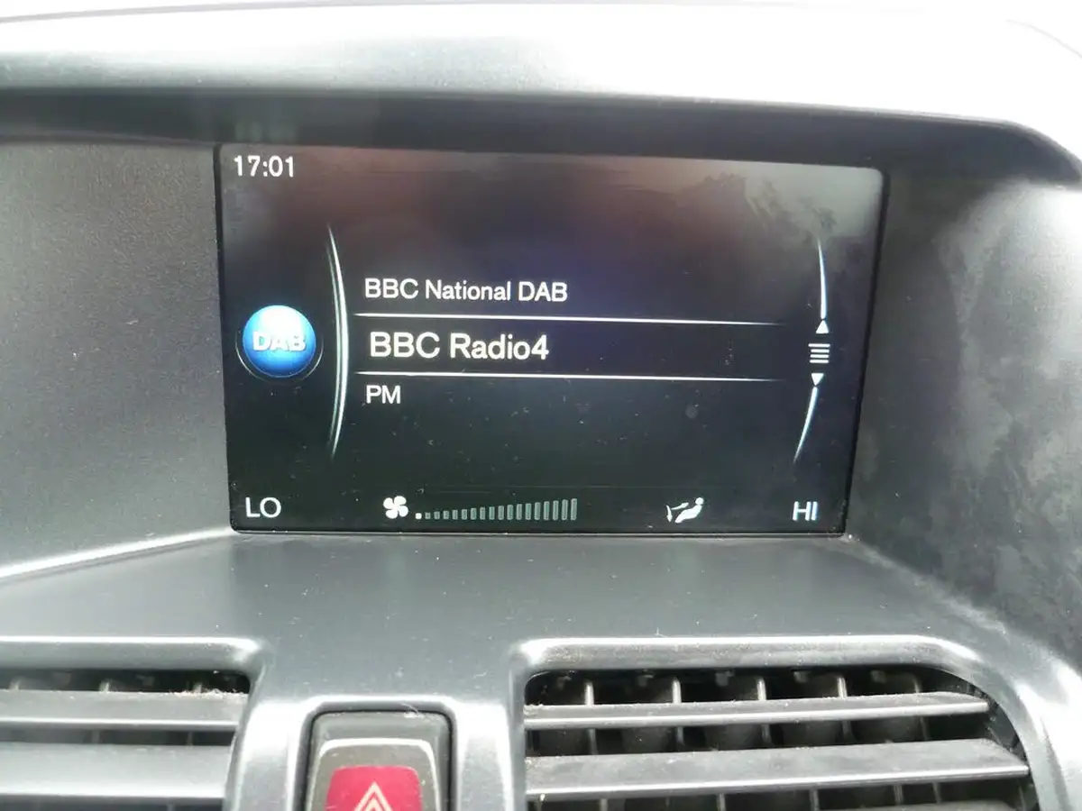 2016-volvo-xc60-20td-d4-se-nav-geartronic-big-23