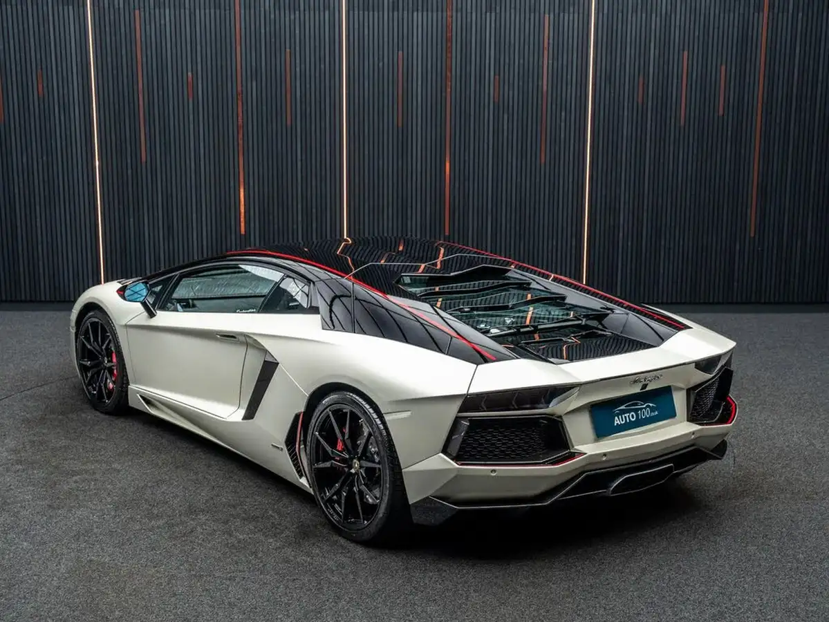 2016-lamborghini-aventador-65-lp-750-4-superveloce-coupe-big-18