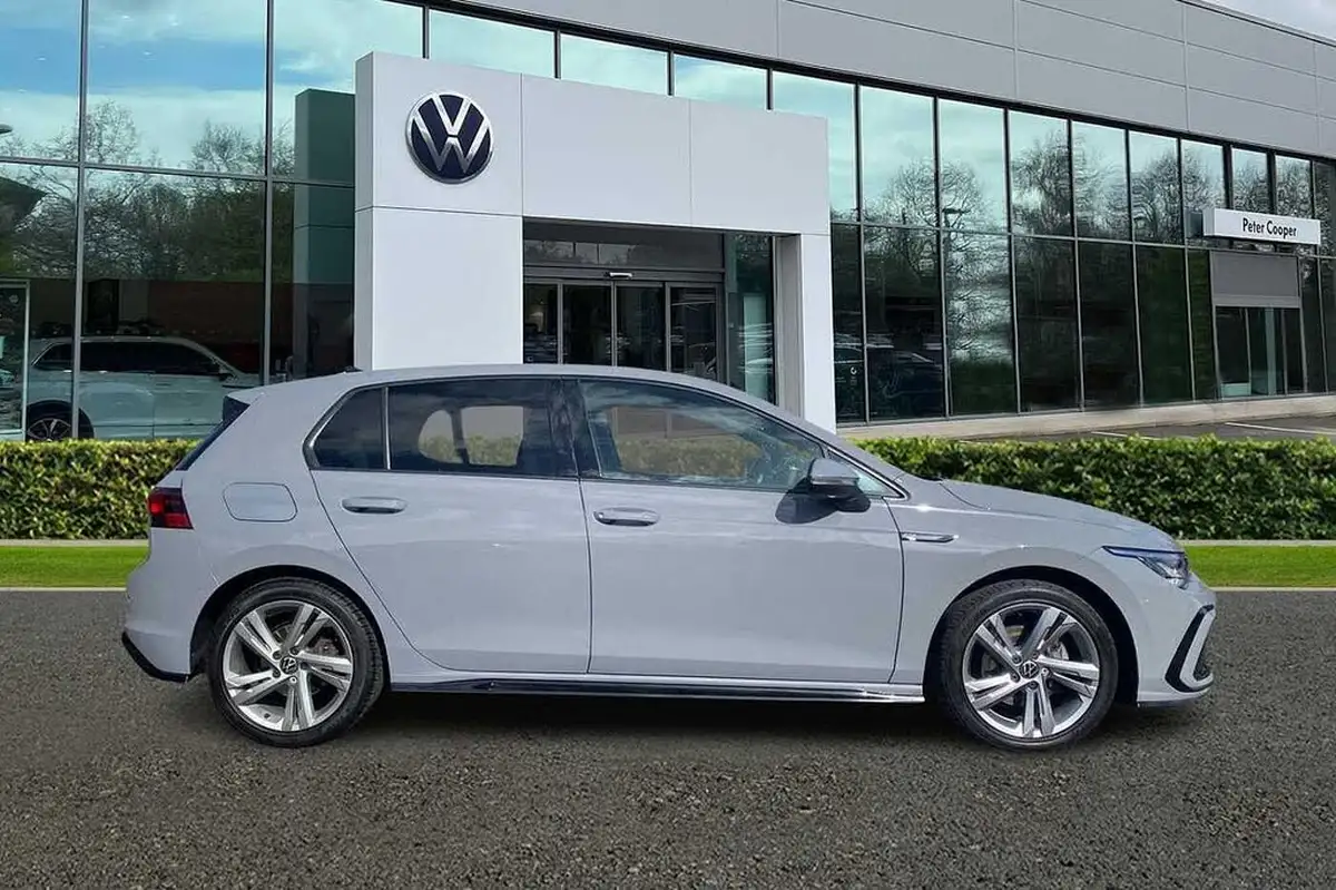 2022-volkswagen-golf-15-etsi-r-line-150ps-hatchback-big-3
