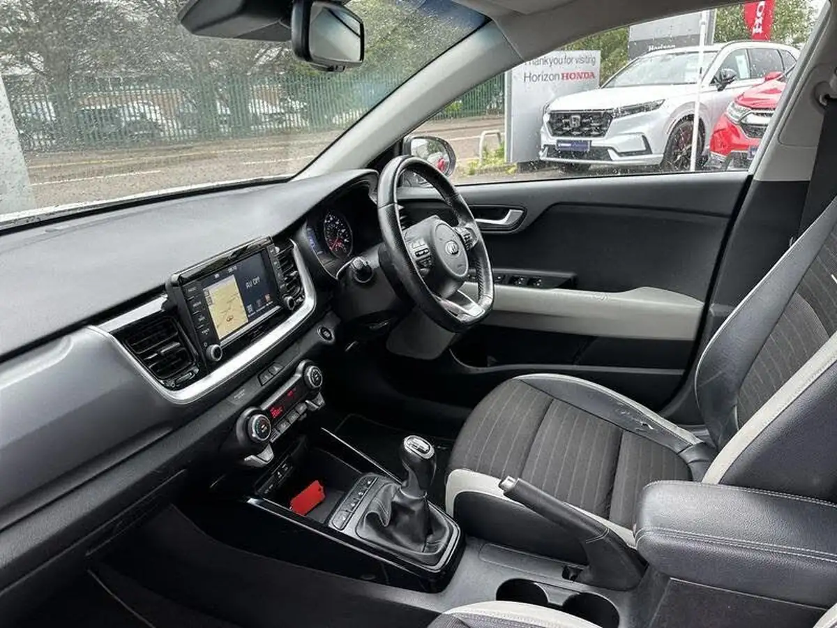 2018-kia-stonic-10-t-gdi-first-edition-big-1