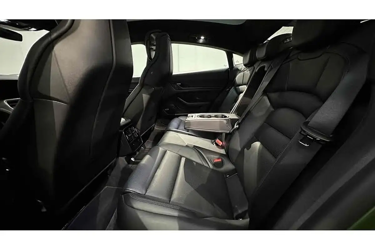 2022-porsche-taycan-e-turbo-big-32