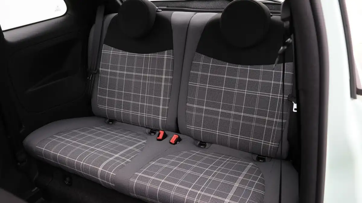 2020-fiat-500-10-lounge-big-16