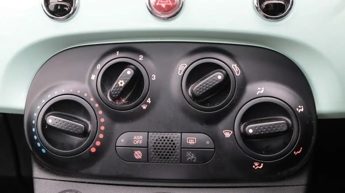 2020-fiat-500-10-lounge-big-12