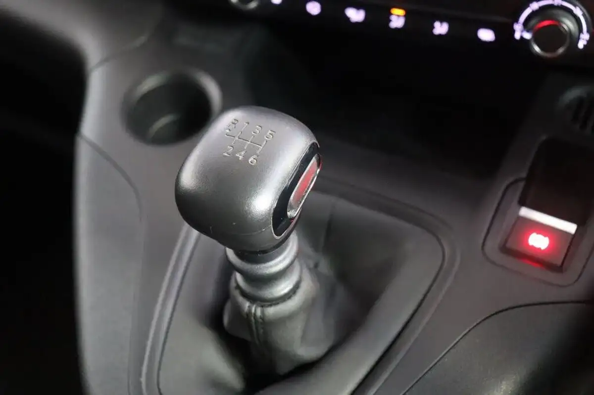 2023-peugeot-partner-15-bluehdi-1000-professional-premium-100pseu6d-big-25