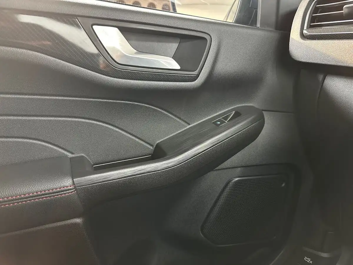 2022-ford-kuga-big-33