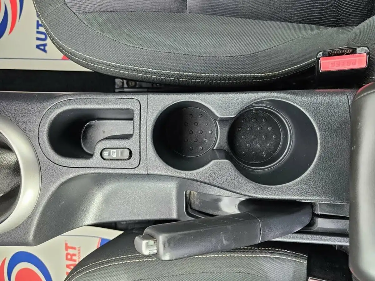 2012-nissan-qashqai-16-acenta-big-20