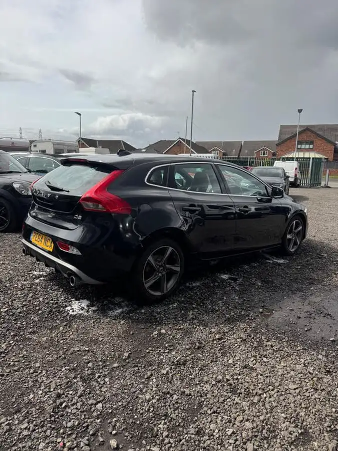 2014-volvo-v40-16td-d2-r-design-nav-big-12