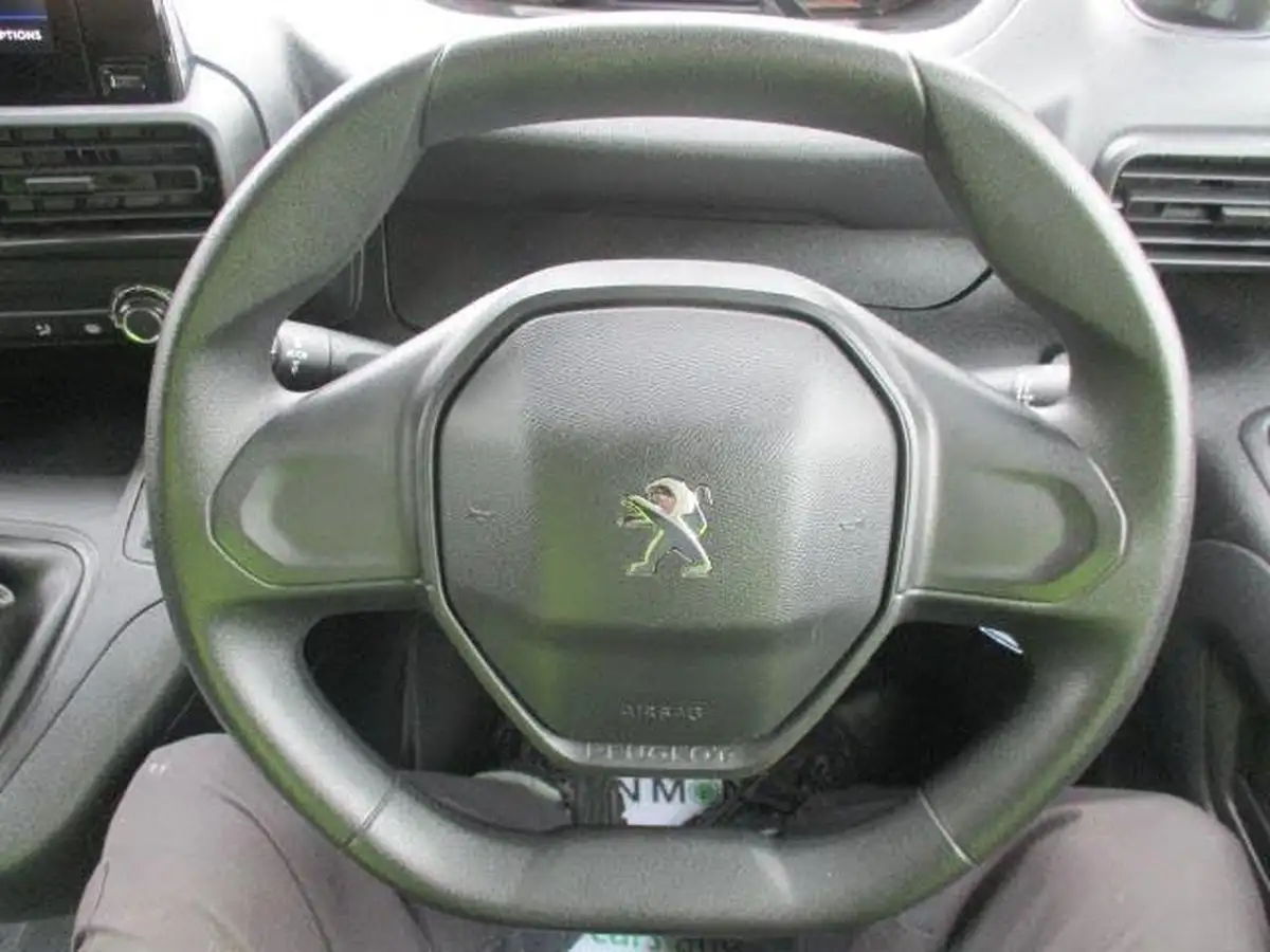 2019-peugeot-partner-16bluehdi-1000-professional-big-11