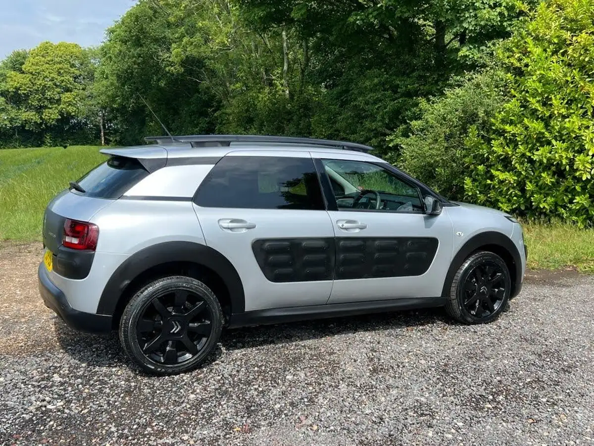 2016-citroen-c4-cactus-12-puretech-flair-110ps-ss-big-6