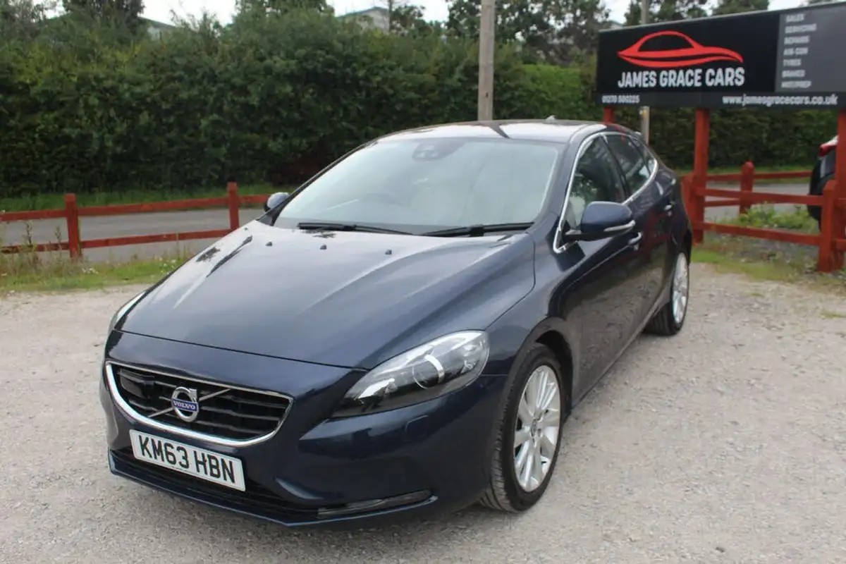 2013-volvo-v40-20td-d3-se-lux-nav-ss-big-2
