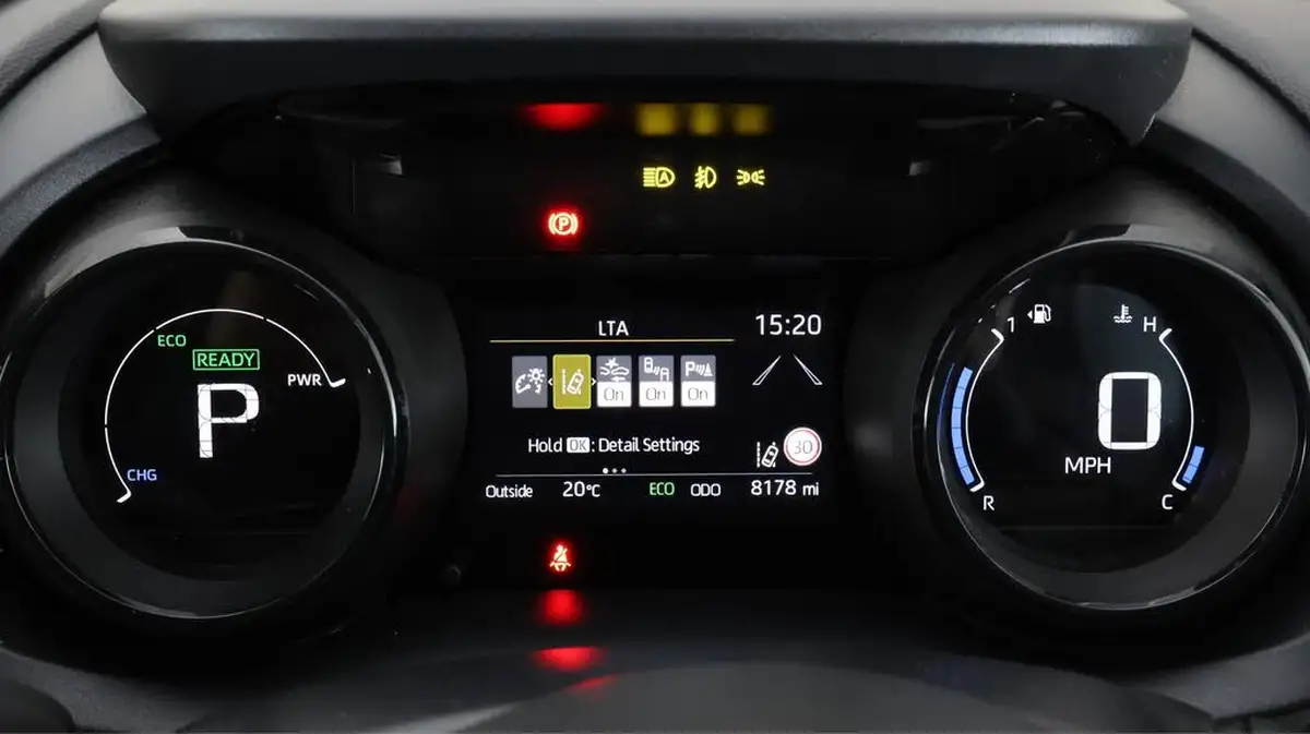 2021-toyota-yaris-15-vvt-i-excel-big-10