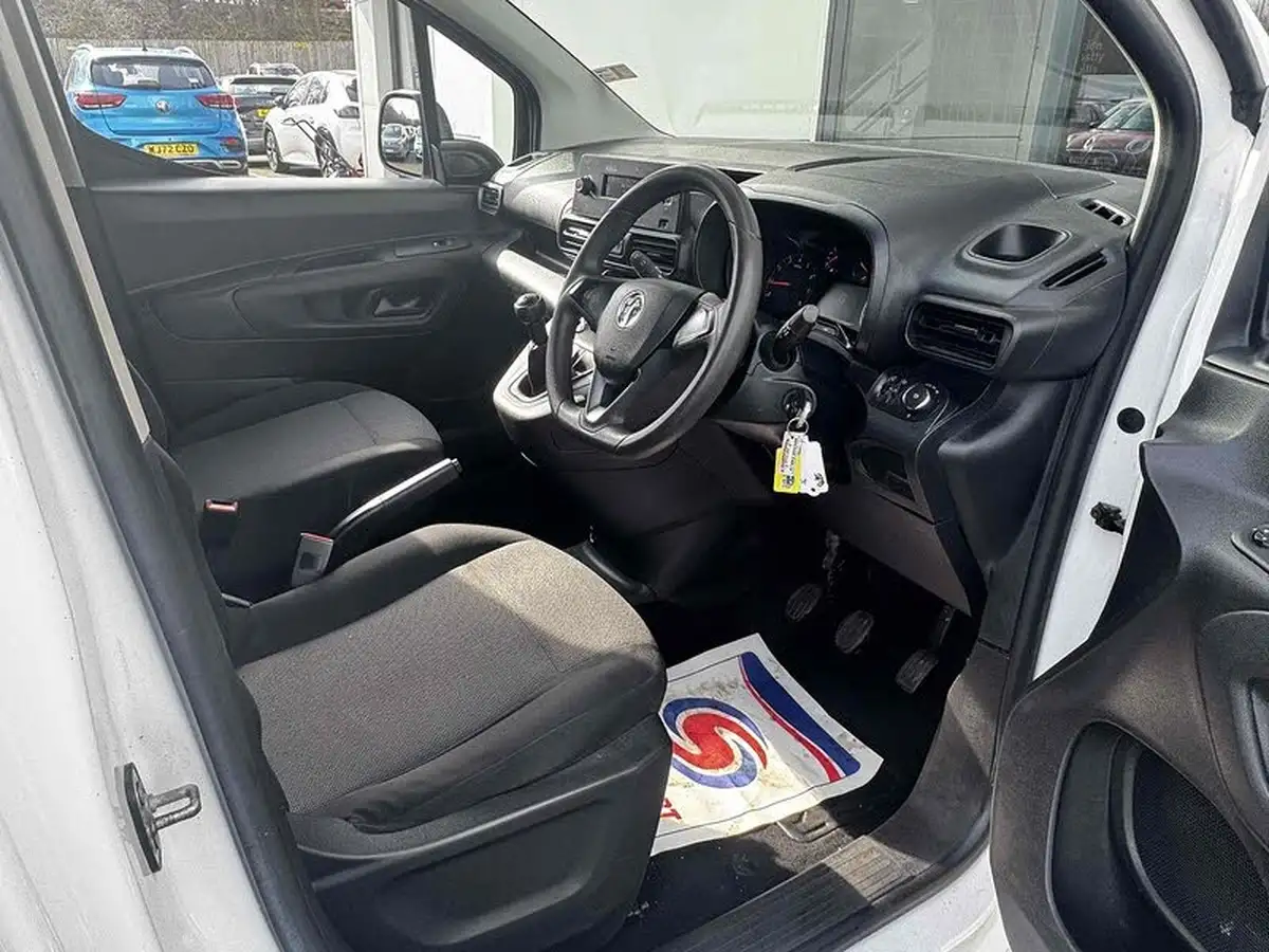 2019-vauxhall-combo-15cdti-edition-2000-100pseu6d-t-panel-big-18