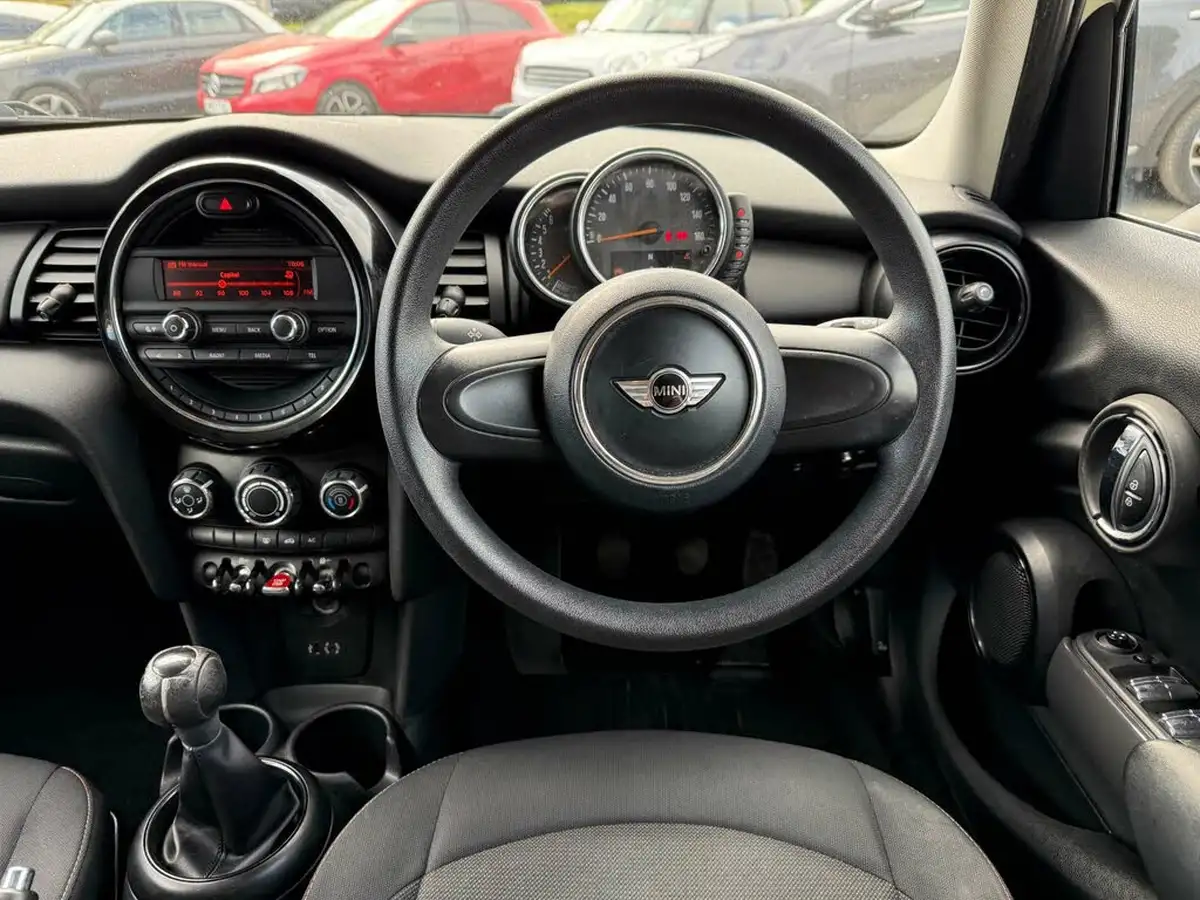 2015-mini-cooper-12-one-ss-5d-big-39