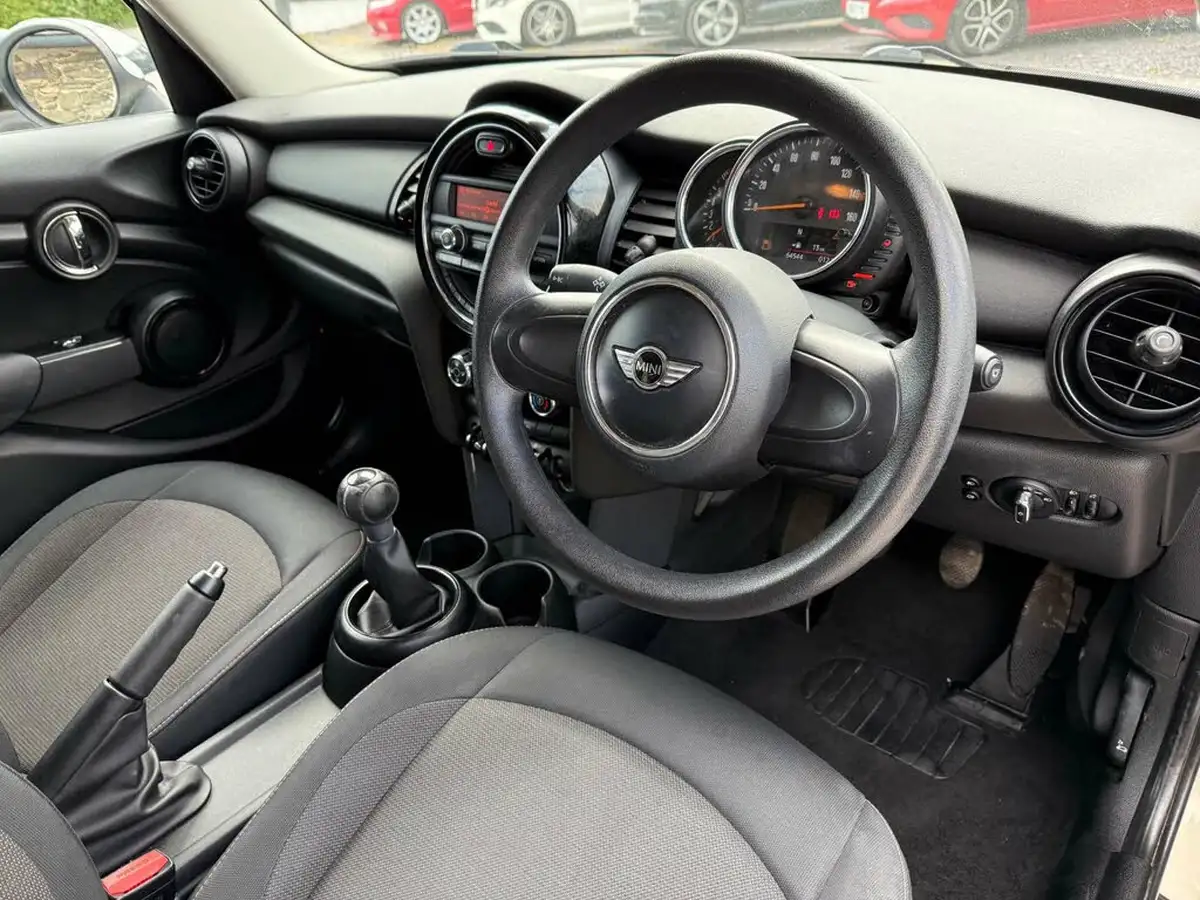 2015-mini-cooper-12-one-ss-5d-big-15