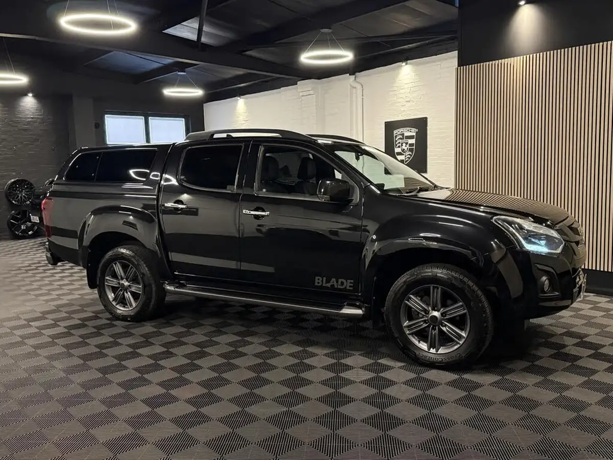 2017-isuzu-d-max-19td-blade-big-4