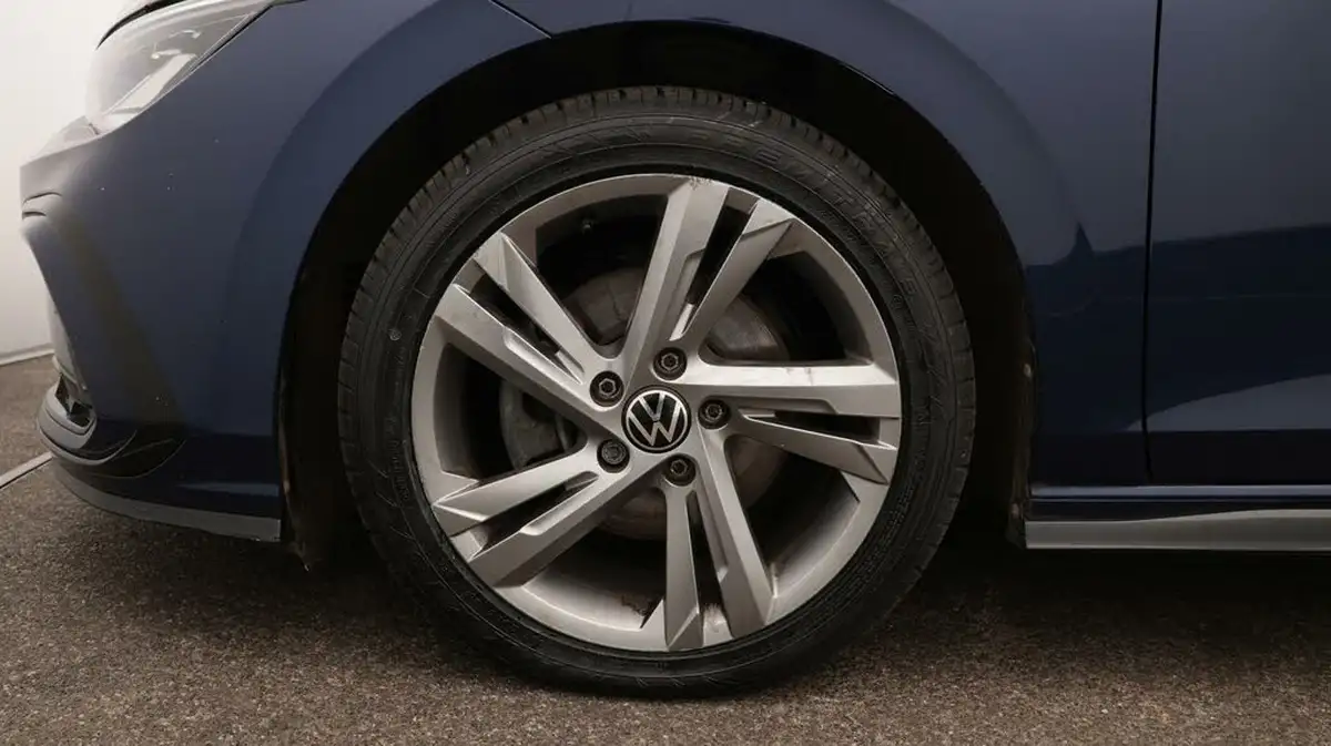 2022-volkswagen-golf-15-etsi-r-line-150ps-hatchback-big-18