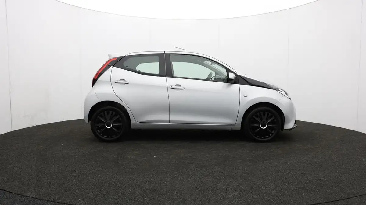 2019-toyota-aygo-10-vvt-i-x-play-big-33