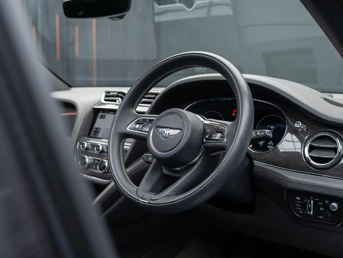 2019-bentley-bentayga-40-v8-big-42