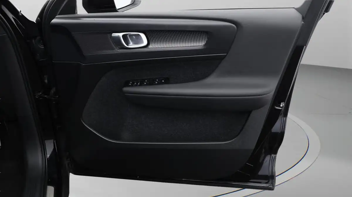 2021-volvo-xc40-15-t3-r-design-161bhp-big-15