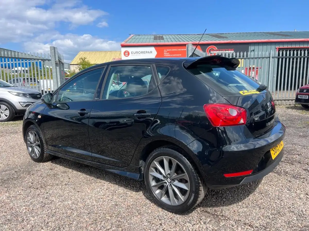 2015-seat-ibiza-12-i-tech-hatchback-5d-big-3