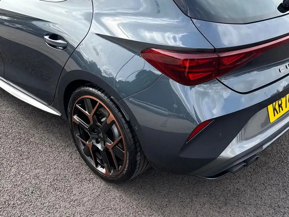 2024-cupra-leon-nf-20-tsi-vz3-300ps-hatchback-big-15