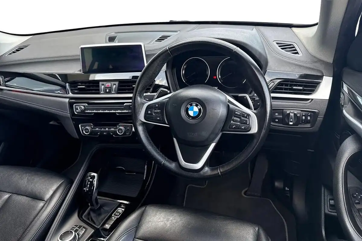 2022-bmw-x1-20-xdrive20i-xline-big-12