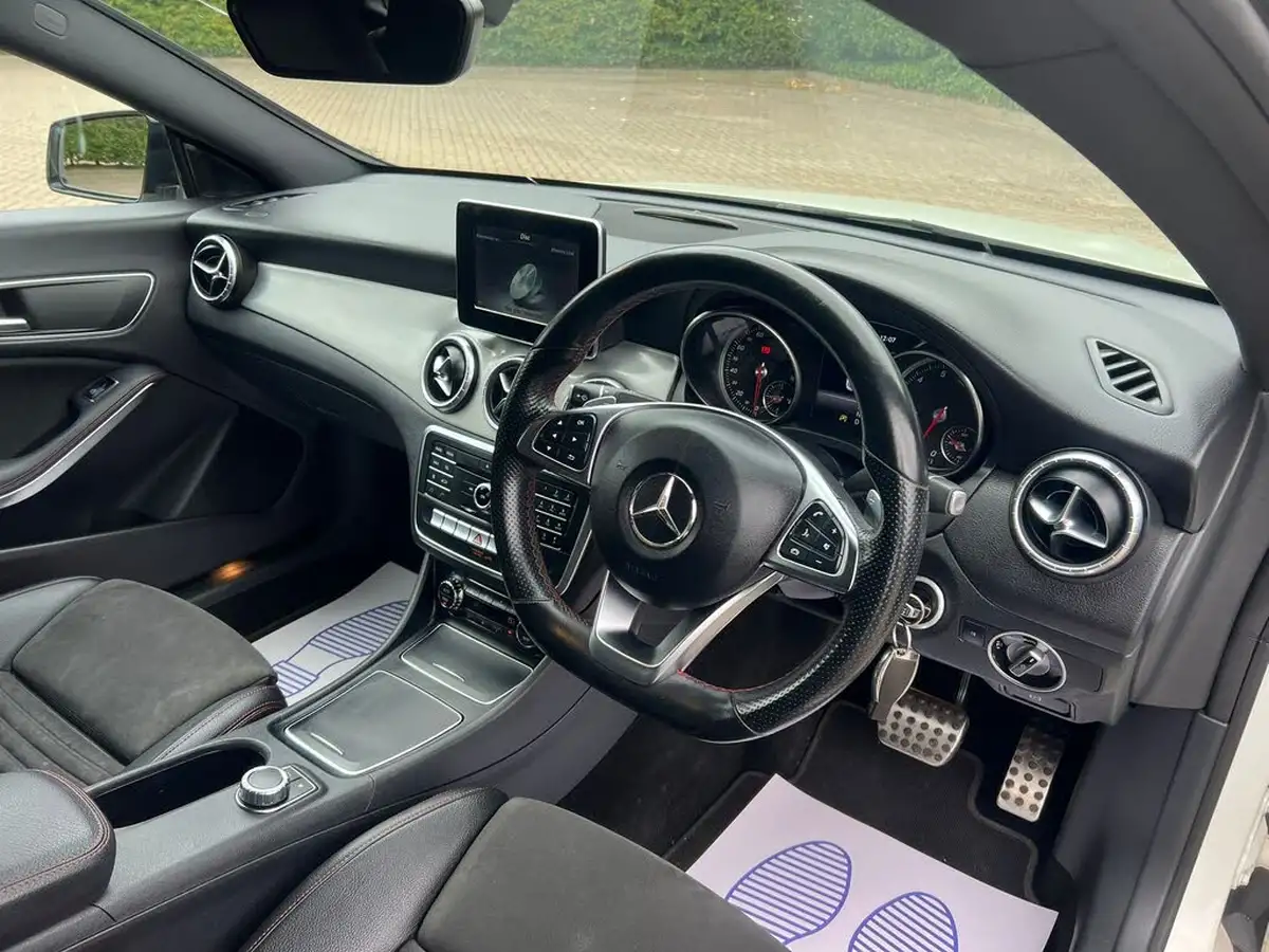 2017-mercedes-benz-cla-16-cla-180-amg-line-coupe-4d-7g-dct-big-10