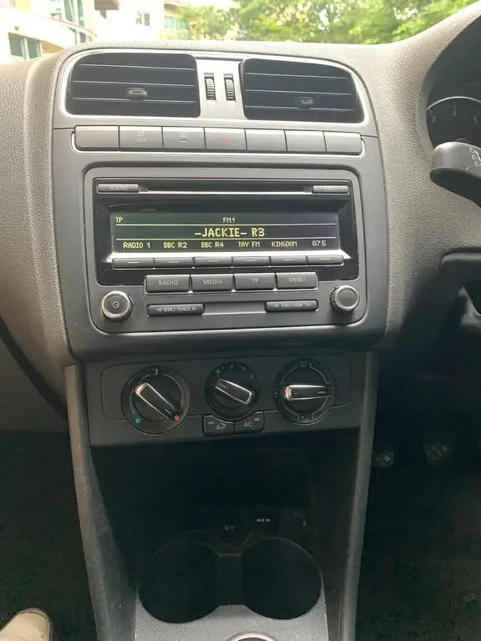 2012-volkswagen-polo-12-match-60ps-5d-big-16