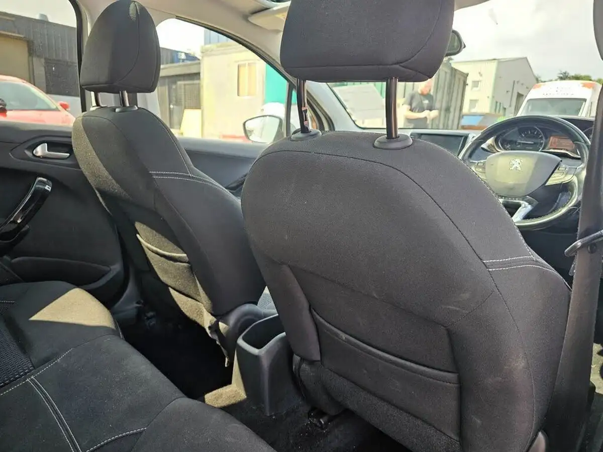 2017-peugeot-208-12-puretech-allure-premium-ss-big-6