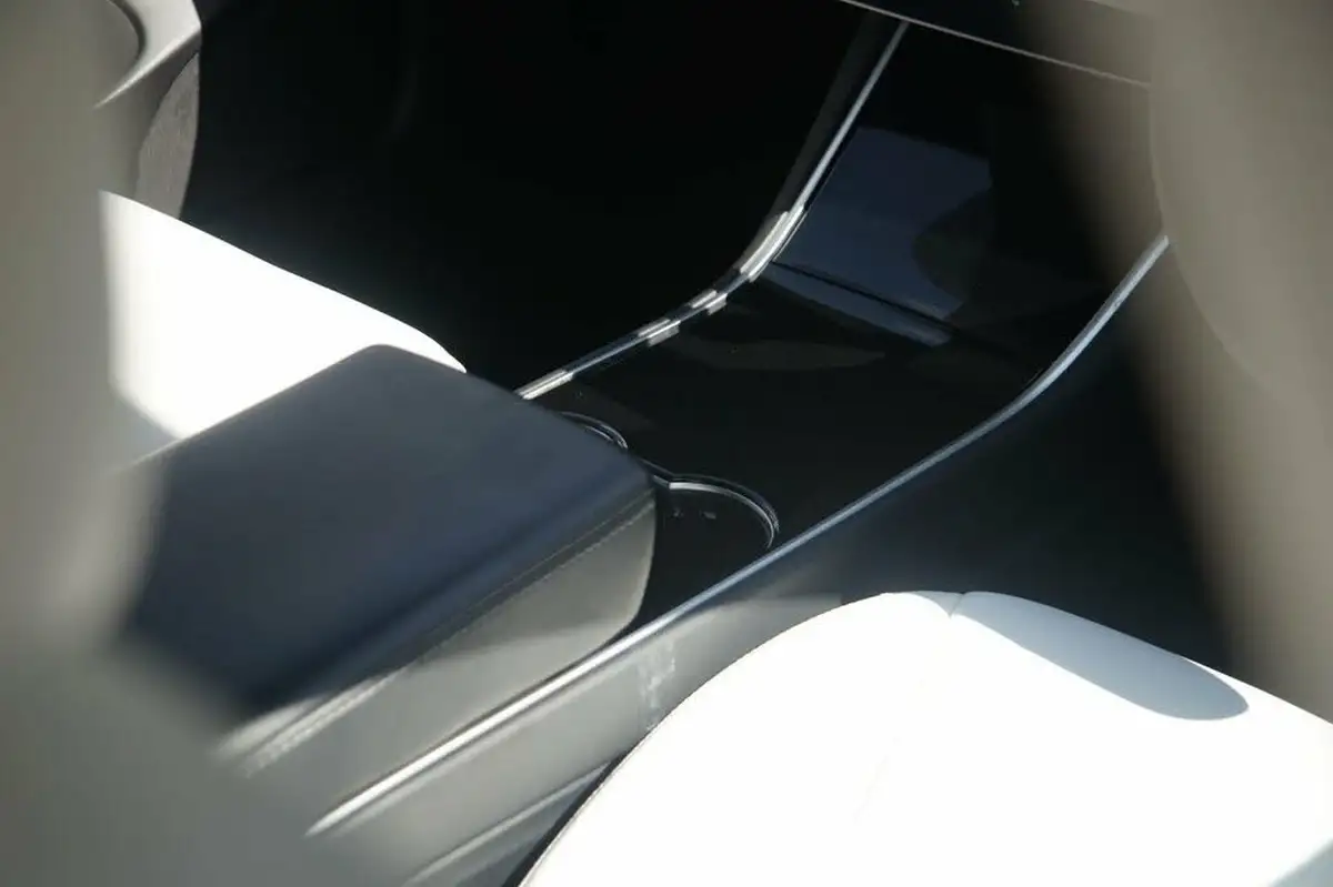 2020-tesla-model-3-e-long-range-big-18