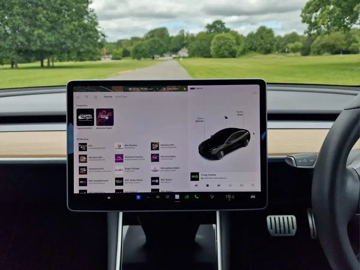 2019-tesla-model-3-e-4x4-performance-pack-big-12