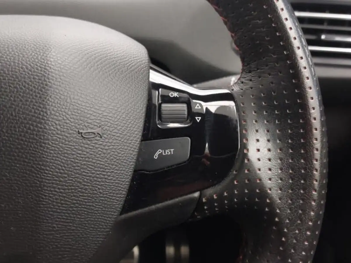 2020-peugeot-308-12-puretech-gt-big-17