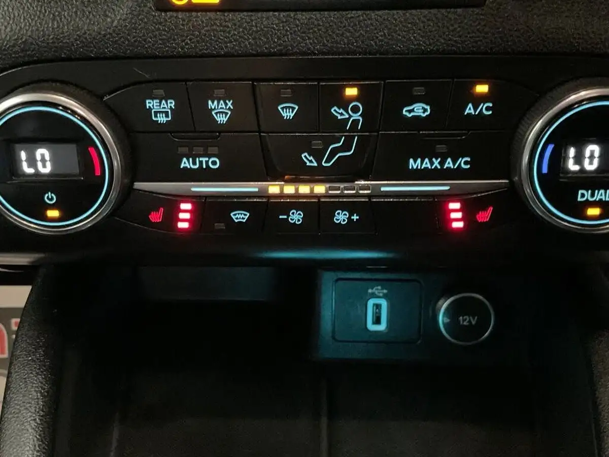 2019-ford-focus-15t-st-line-x-182ps-hatchback-big-44