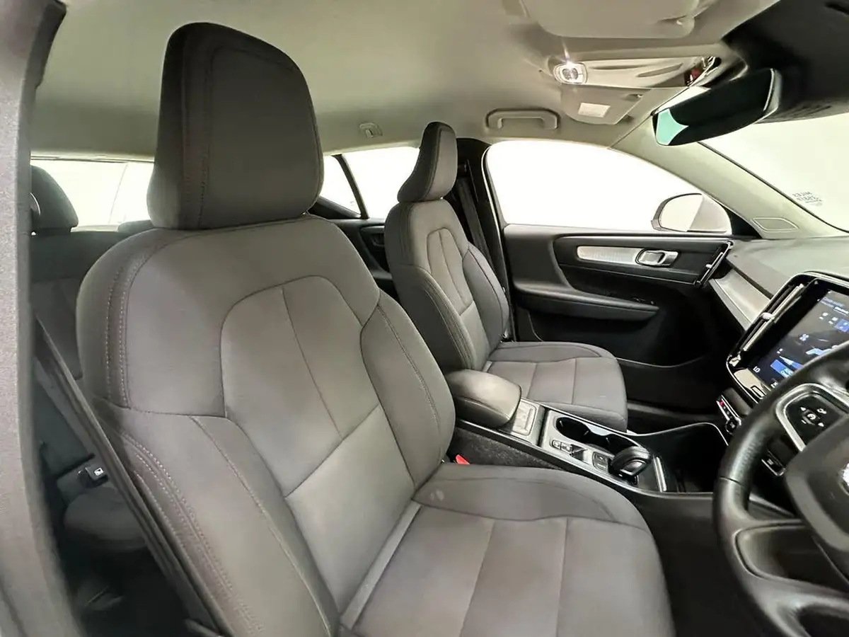 2020-volvo-xc40-20td-d3-momentum-geartronic-big-14