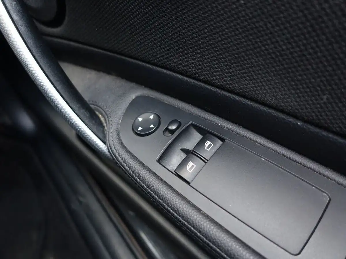 2013-bmw-1-series-20td-120d-m-sport-coupe-2d-auto-big-20