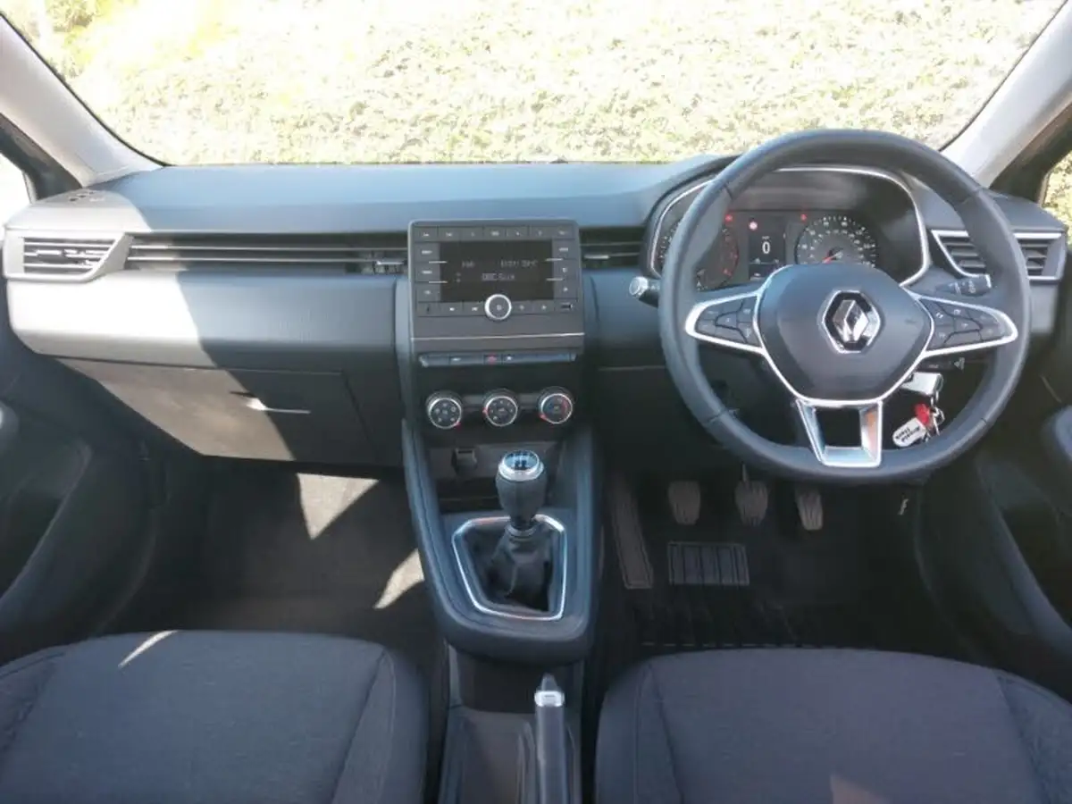 2021-renault-clio-10-sce-play-75bhp-big-2