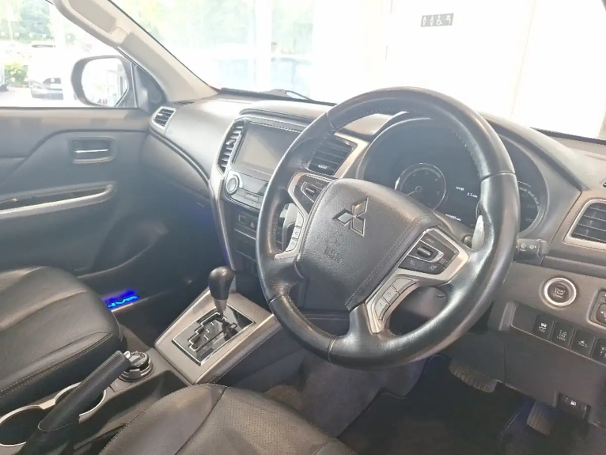 2021-mitsubishi-l200-22di-d-barbarian-auto-big-10